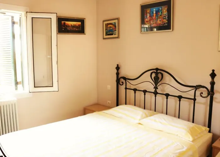 Διαμέρισμα Mon Repos Two Floor Corfu (city)