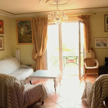 Mon Repos Two Floor Apartment *
